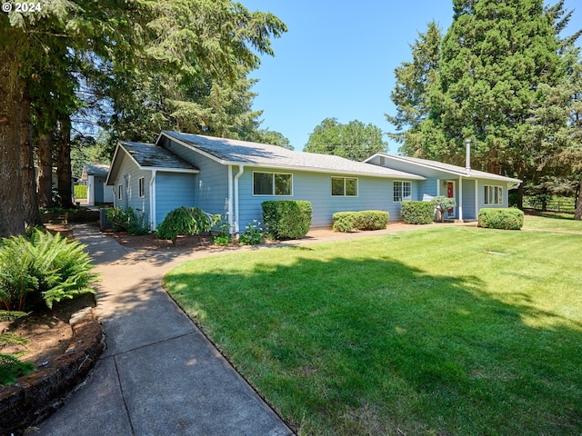 ranch-style home with a front yard