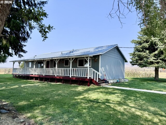 view of front of home featuring a front yard and covered porch