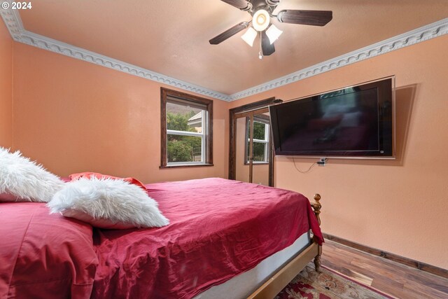 bedroom with ceiling fan, crown molding, and hardwood / wood-style floors