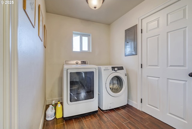 clothes washing area with laundry area, wood tiled floor, baseboards, and independent washer and dryer