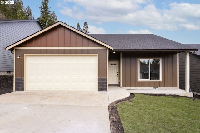144 E H St, Vernonia, OR 97064 - view of front of property with a shingled roof, driveway, a garage, and a front yard