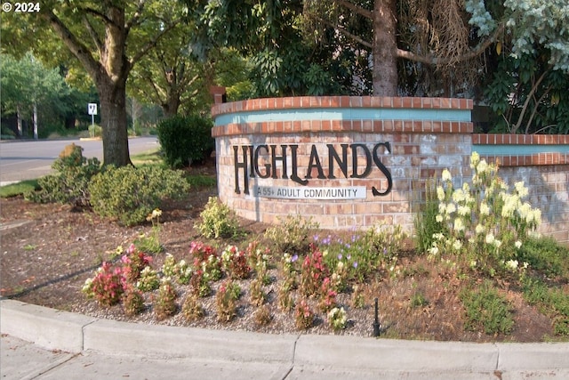 view of community / neighborhood sign