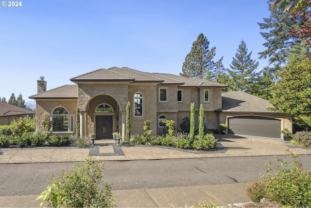 view of front facade featuring a garage