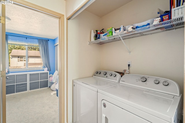 washroom featuring carpet flooring, a textured ceiling, and independent washer and dryer