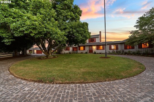 view of front facade featuring a yard