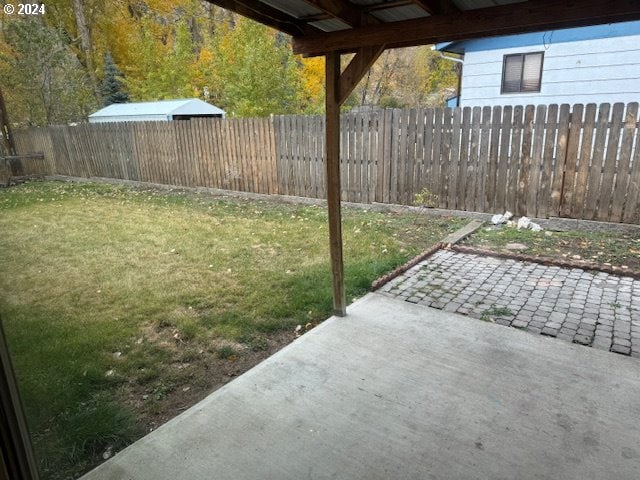 view of yard with a patio area