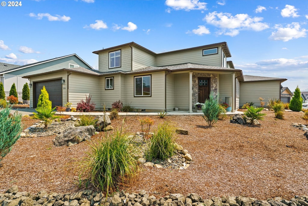 view of front property featuring a garage