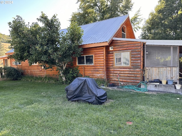 exterior space featuring a lawn