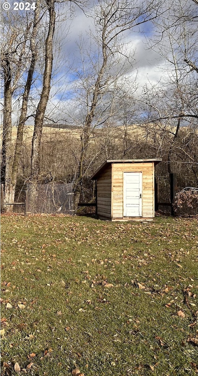 view of outbuilding featuring a lawn