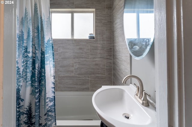 bathroom featuring sink