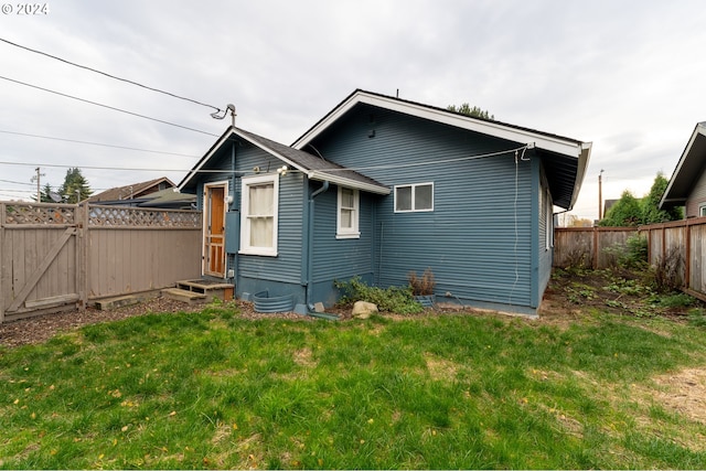 back of house featuring a yard