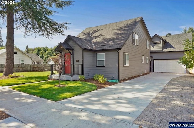 view of front facade featuring a front yard