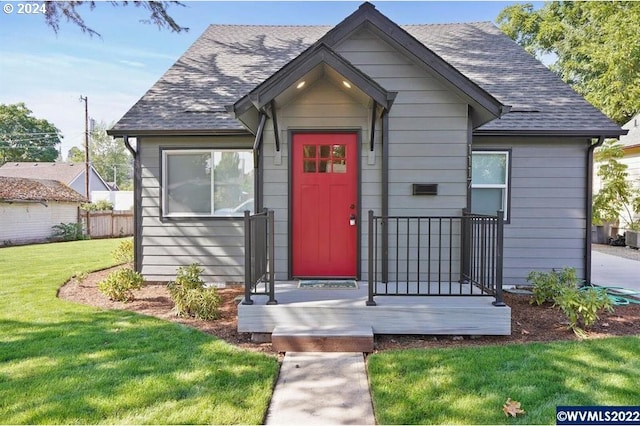 bungalow-style house with a front yard