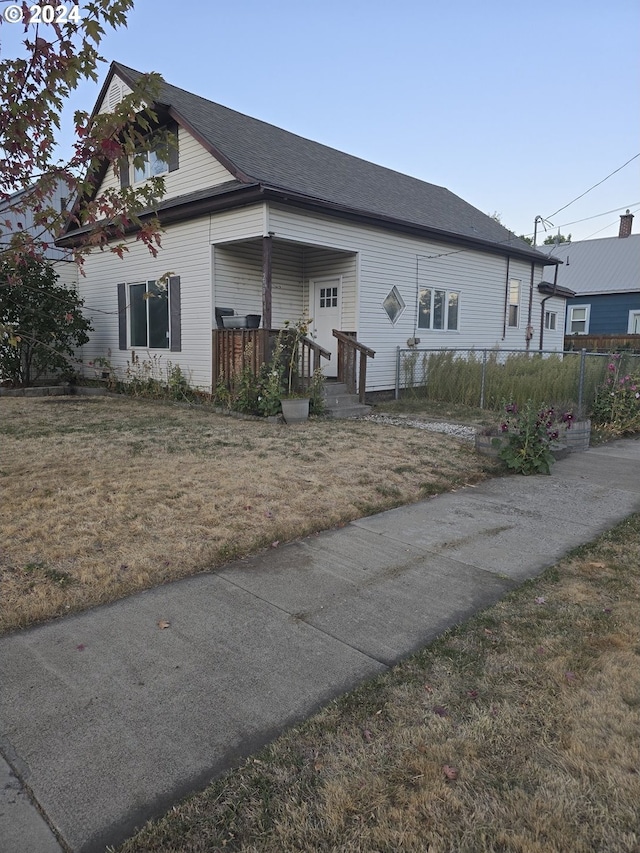 view of front of property featuring covered porch