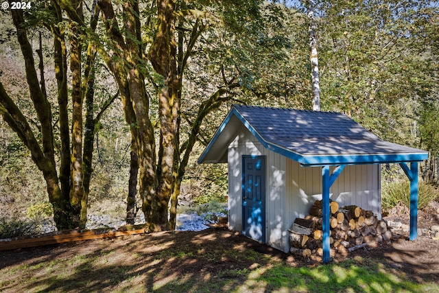 view of outbuilding