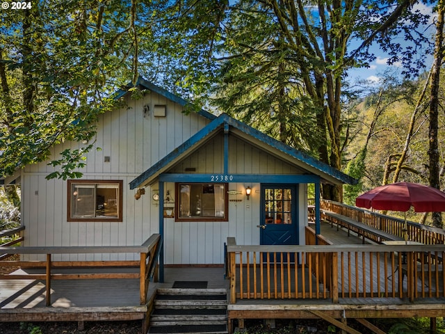 view of front facade featuring a deck