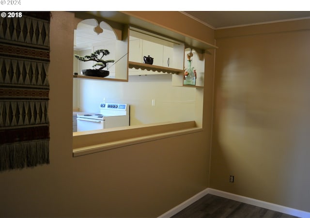 unfurnished room featuring baseboards, dark wood-style flooring, and crown molding