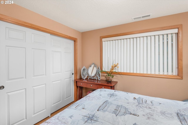 3824 Brighton Ave, Eugene, OR 97405 - bedroom featuring a closet, wood finished floors, and a textured ceiling