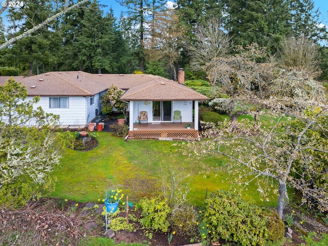 view of front facade with a front lawn