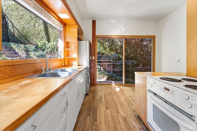 dining area with a notable chandelier, built in shelves, beam ceiling, and hardwood / wood-style floors