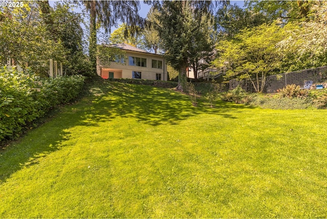2626 SW Ravensview Dr, Portland, OR 97201 - view of yard