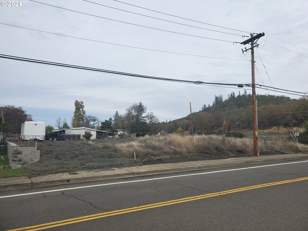 3598 Hooker Rd, Roseburg, OR 97470