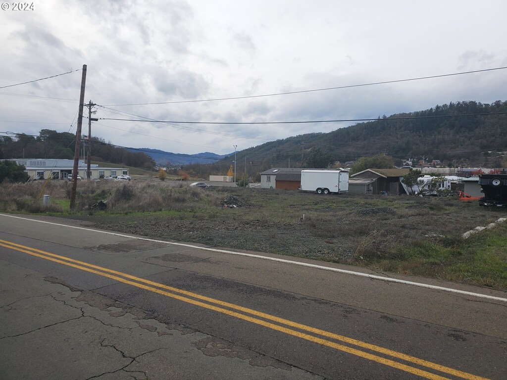 3598 Hooker Rd, Roseburg, OR 97470
