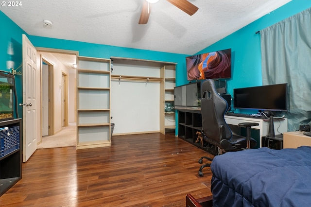 bedroom featuring a textured ceiling, wood finished floors, and a ceiling fan