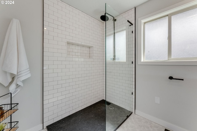 bathroom featuring a tile shower