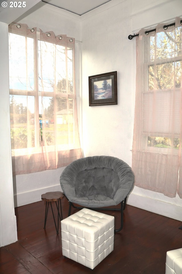 530 SE Marlin Ave, Warrenton, OR 97146 - living area featuring hardwood / wood-style floors