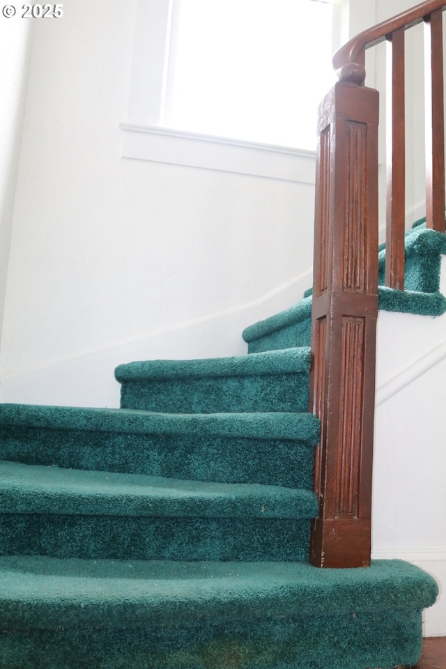 530 SE Marlin Ave, Warrenton, OR 97146 - view of staircase