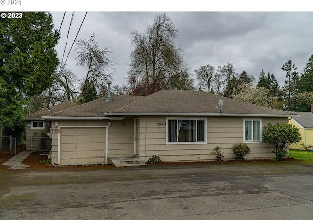 view of front facade featuring a garage