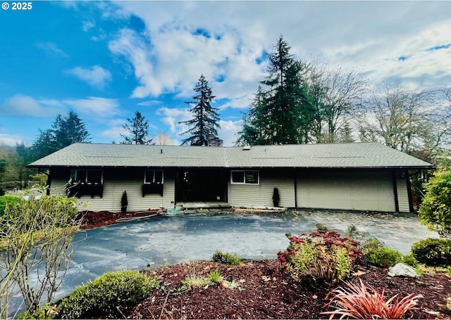 view of front of property featuring aphalt driveway and an attached garage