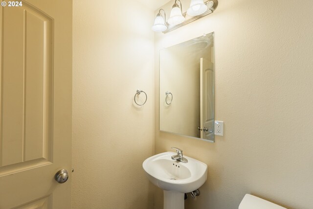 421 Little Lake Rd, Maupin, OR 97037 - bathroom with a sink and toilet