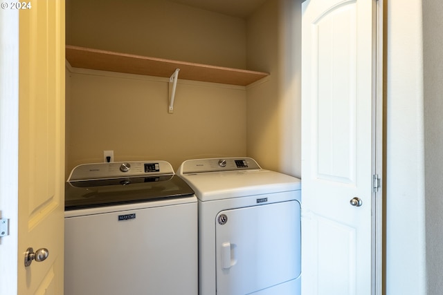 washroom featuring washing machine and dryer