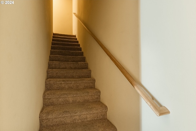 421 Little Lake Rd, Maupin, OR 97037 - view of stairway