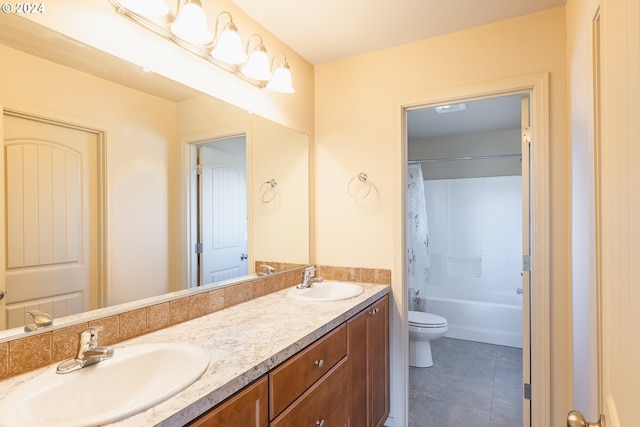 421 Little Lake Rd, Maupin, OR 97037 - full bath featuring toilet, double vanity, tile patterned flooring, and shower / tub combo with curtain