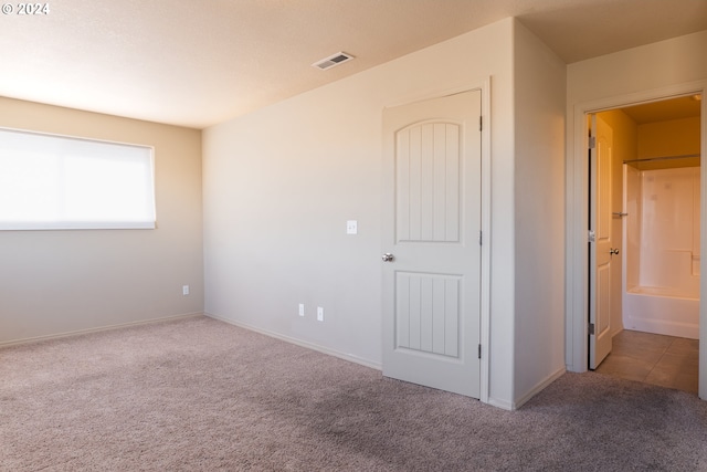 unfurnished room featuring carpet floors