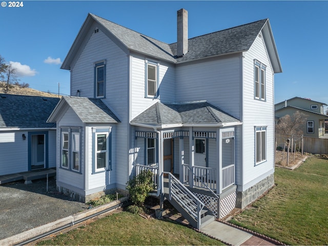 view of front of house featuring a porch and a front yard