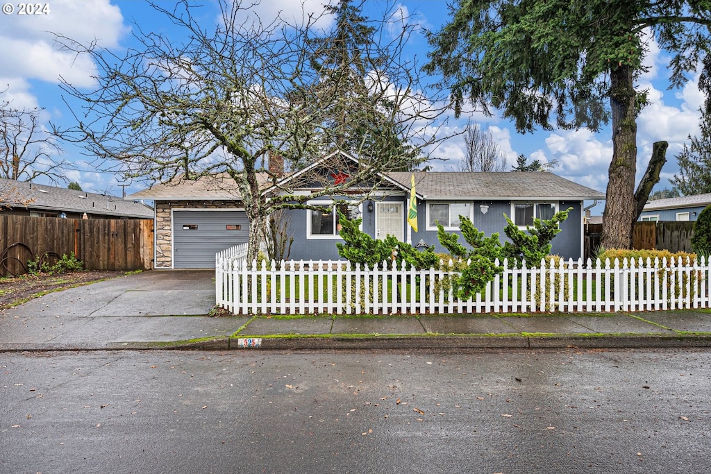 single story home featuring a garage