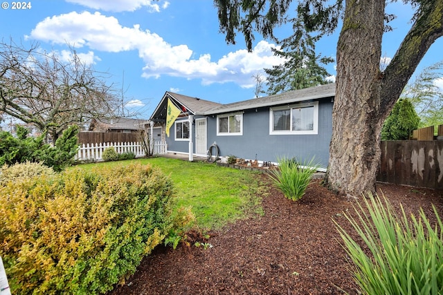 view of front of house with a front lawn