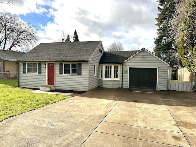 single story home featuring a front yard