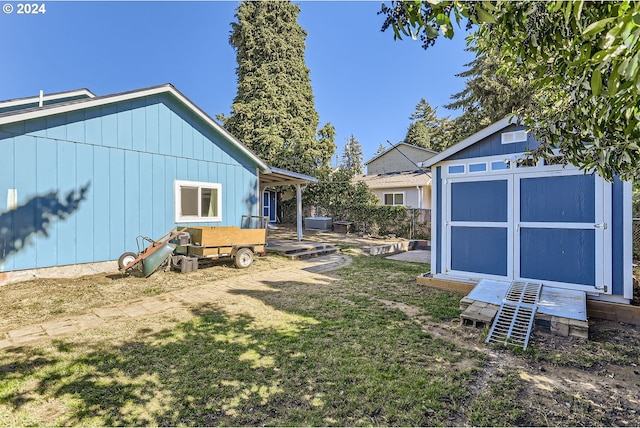 view of yard with a shed