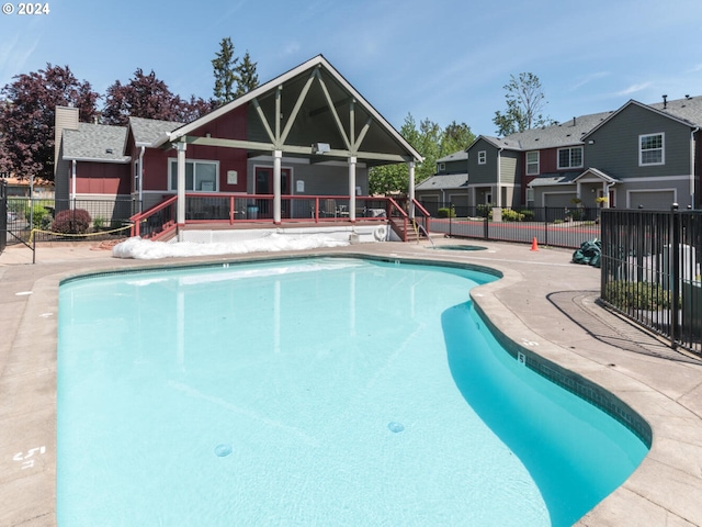 view of swimming pool with a patio area and ceiling fan