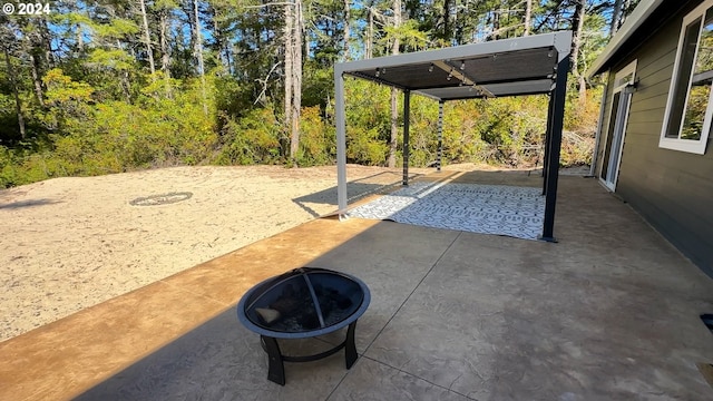 view of patio with an outdoor fire pit