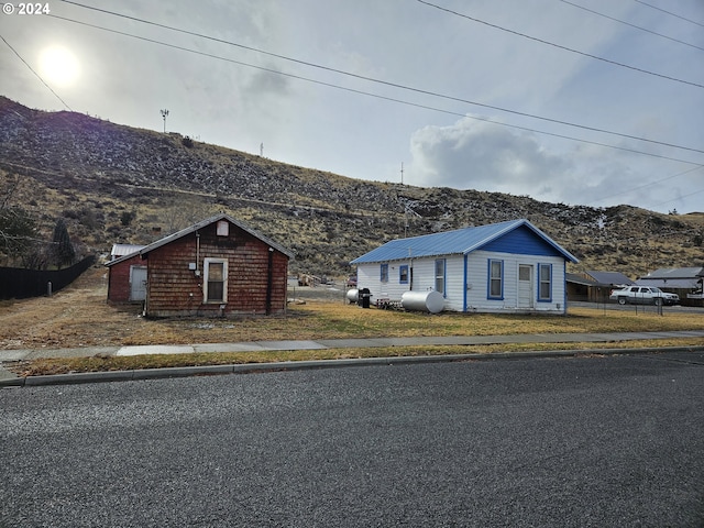 view of front facade featuring metal roof and a mountain view