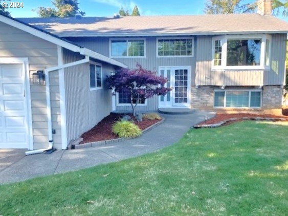 view of front of house with a front yard and a garage