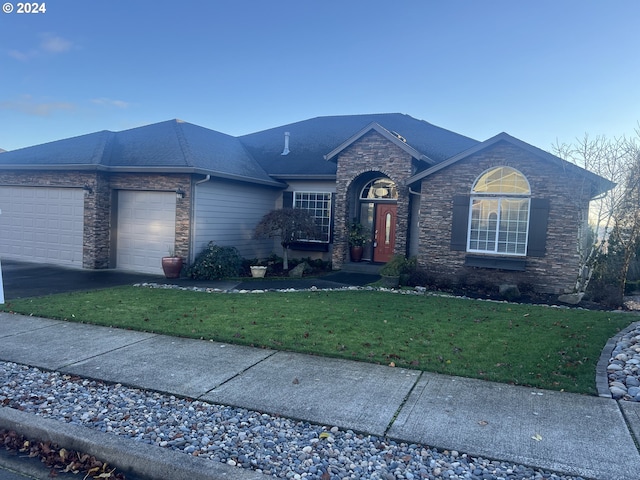 view of front facade with a garage and a front yard