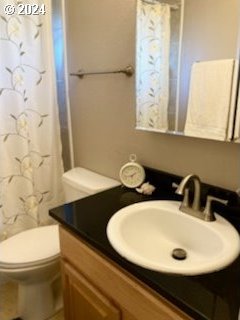 14655 SW 76th Ave Unit 5, Tigard, OR 97224 - full bath featuring vanity and a shower with curtain