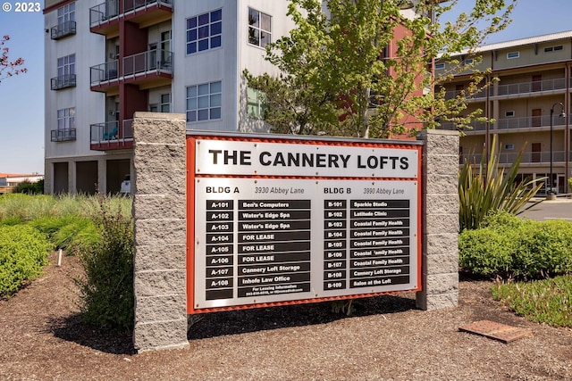 view of community / neighborhood sign